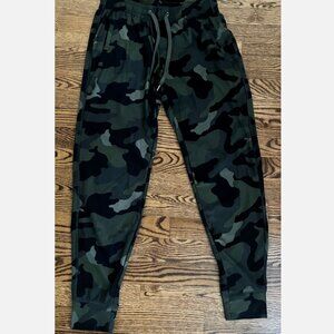 OLD NAVY JOGGERS MIDRISE ANKLE BREATHE ON GREEN CAMO LIGHTWEIGHT PANTS Size XS
